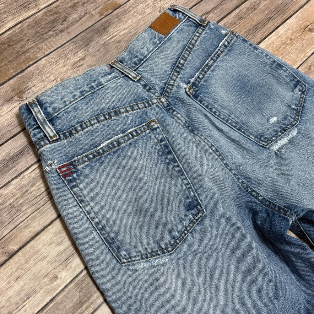 BDG Urban Outfitters Medium Wash High Rise Baggy Distressed Frayed Jeans 27